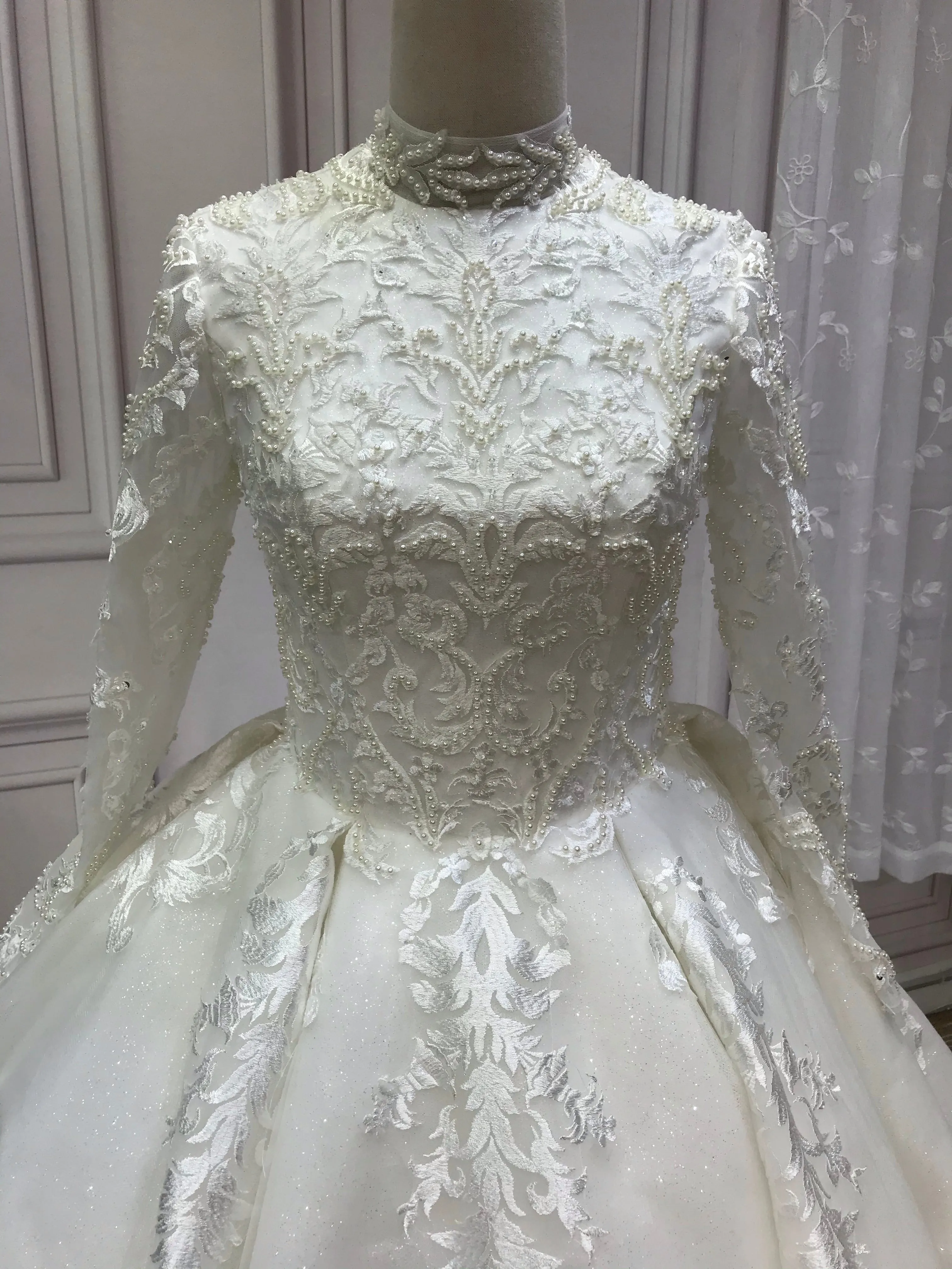 Vintage long sleeves lace appliqués glitter sparkling ball gown Muslim wedding dress 2020