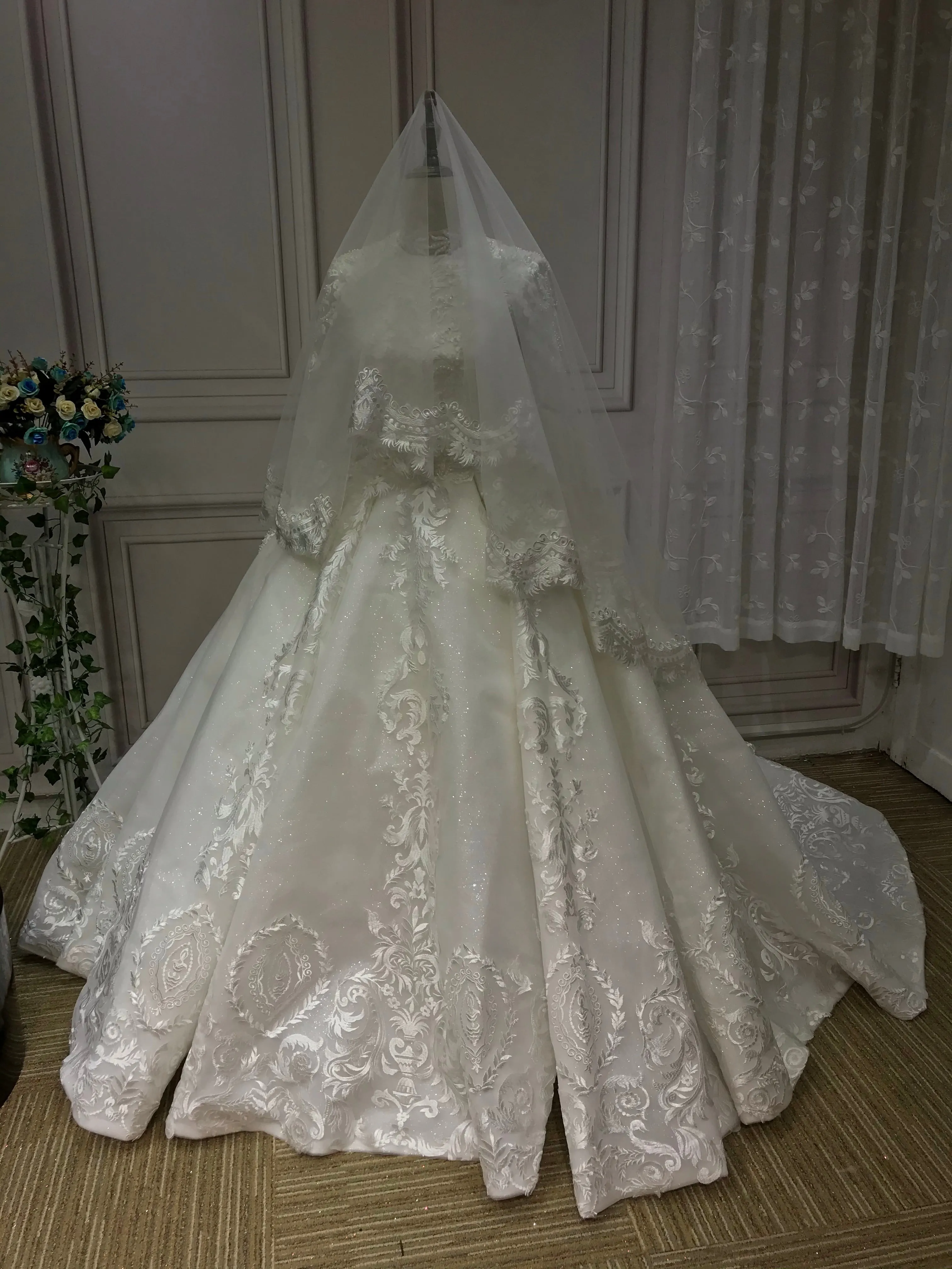 Vintage long sleeves lace appliqués glitter sparkling ball gown Muslim wedding dress 2020