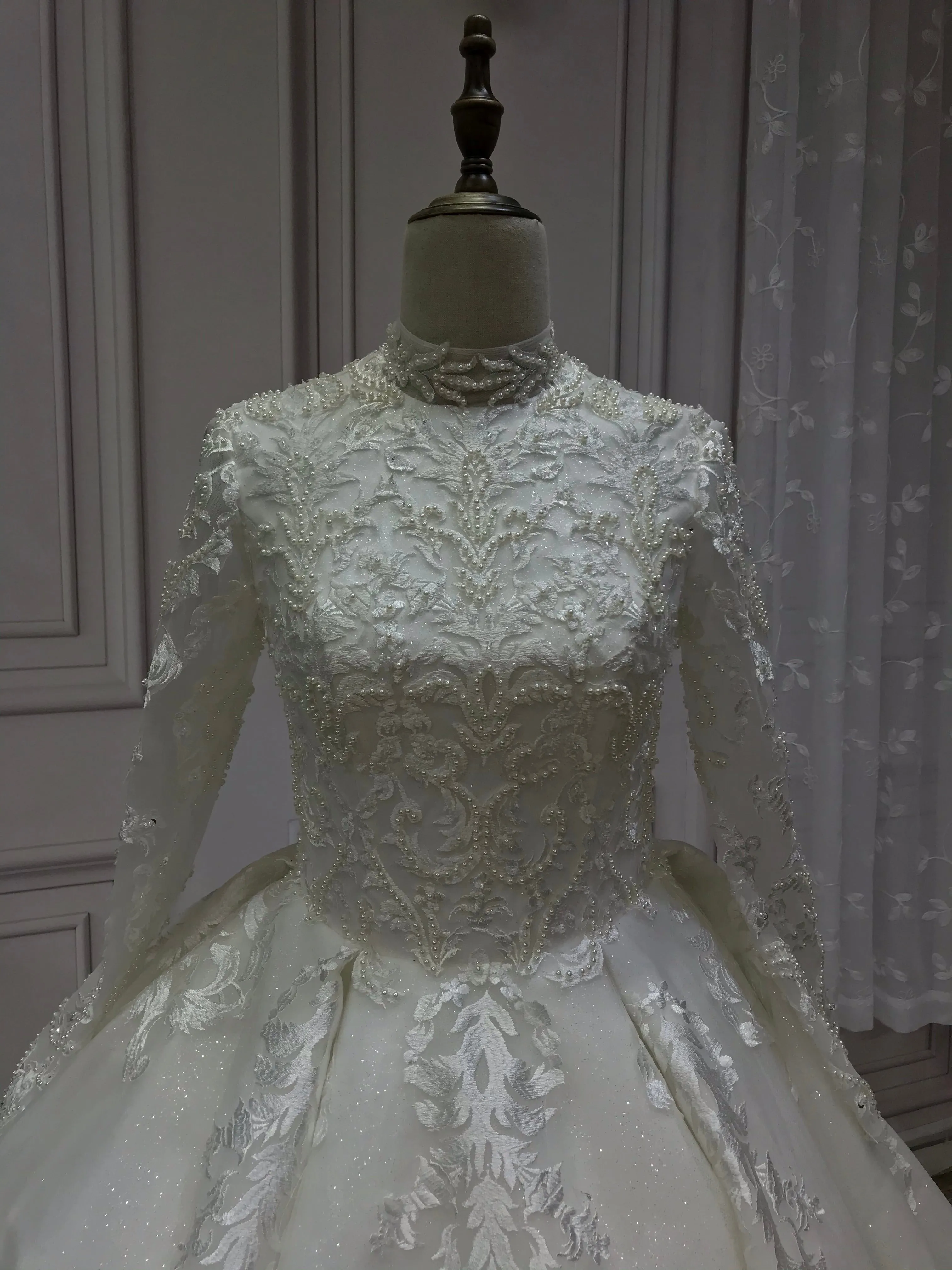 Vintage long sleeves lace appliqués glitter sparkling ball gown Muslim wedding dress 2020